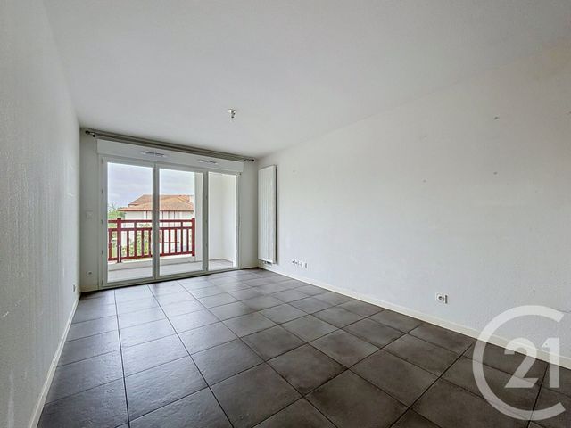 Appartement T3 à vendre - 3 pièces - 51.4 m2 - ST PIERRE D IRUBE - 64 - AQUITAINE - Century 21 Dune Et Or